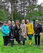 Naisten puutarha kokoaa yhteen erilaista taustoista muuttaneita naisia, jotka pääsevät oppimaan Suomen kulttuuria ja kieltä puutarhaharrastuksen ohella.